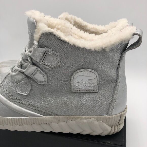 Sorel Silver Ankle Boots Disney Frozen Women’s 9 Waterproof Hiking shoes sparkly - Picture 11 of 16